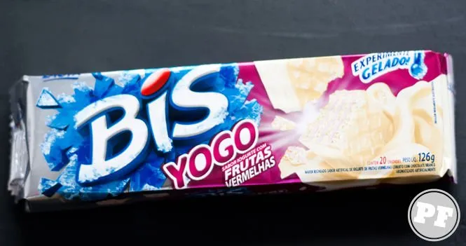 comidasextintas's tweet photo. Bis Yogo (2013): Inigualável. Um inovador Bis feito pra ser comido gelado, essa iguaria sabor frutas vermelhas ficou pouco tempo no mercado mas mudou a vida de quem teve a oportunidade de consumí-lo — gelado ou não. https://t.co/HJJBBBL9zF