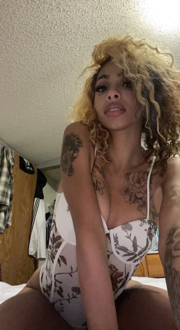 GameofThrobs's tweet photo. Go follow @SadeDestinyy one of our sexy #GOTQueens  and buy her content at https://t.co/T1EC7SJn3J #follow and #rt for more @AdultBrazil 
@TheDirtyRichard 
@swo2212 @hottychix 
@Honey_B69 
@iStan69 
@johnnywalkeryyc 
@LuckyPete21 
@WeFapToThis 
@PQColor 
@BillY_88_ https://t.co/ZCAMXX7dwa