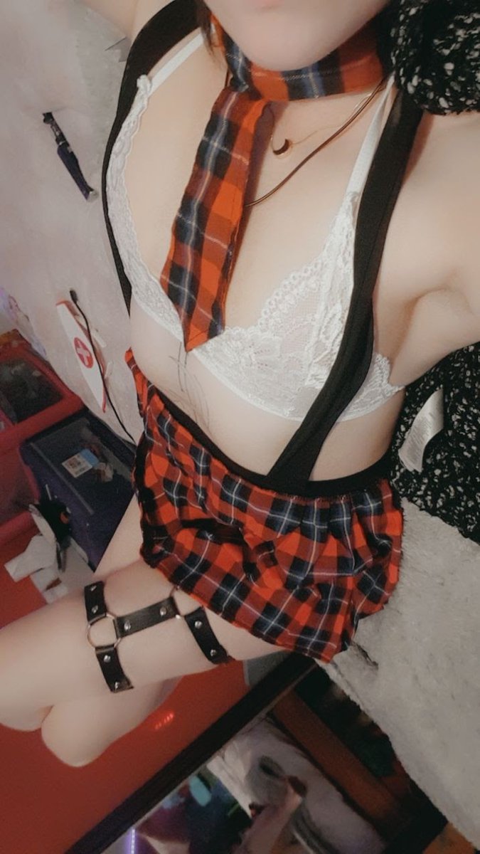 MissRae69's tweet photo. School is in session 😈 don't make me spank you with my ruler 😏 https://t.co/YUssffnI84