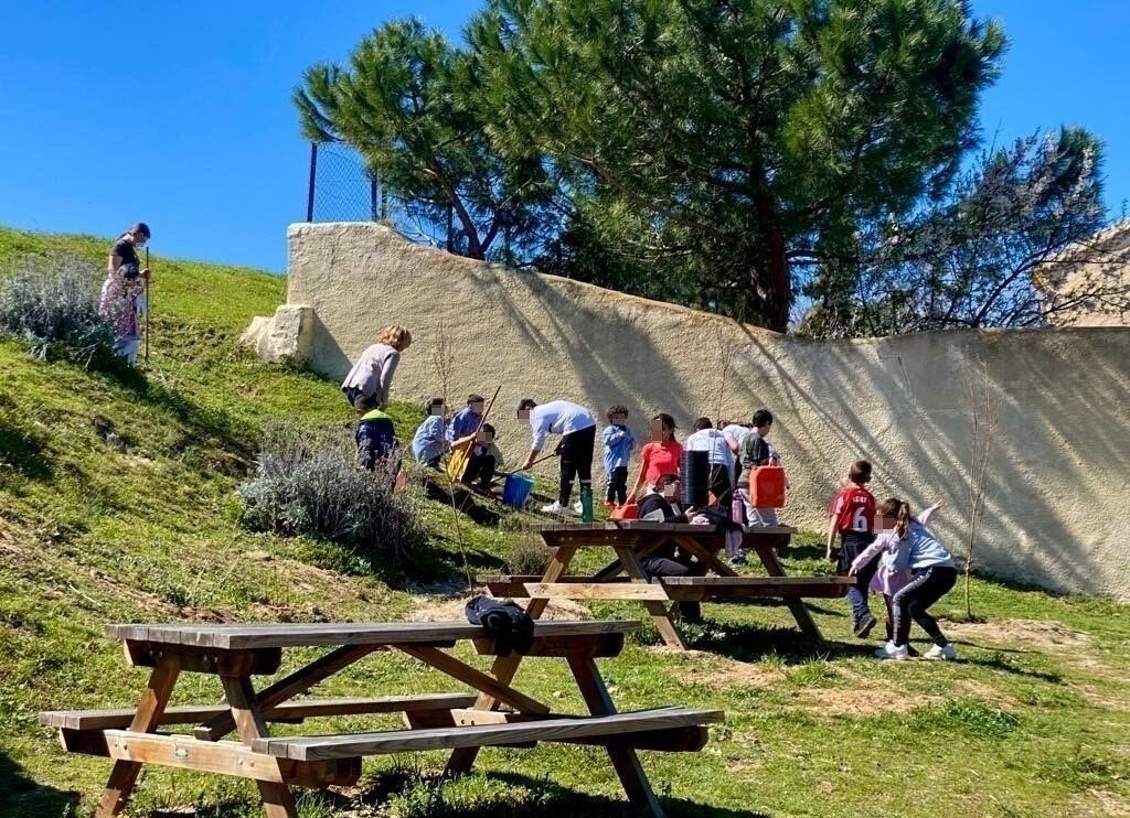 🌳En el #DíaDelÁrbol volvemos a celebrar una jornada de plantación con <a href="/crafloridaduero/">CRA FLORIDA DEL DUERO</a>
🫶Una actividad que trata de concienciar sobre la importancia de los bosques y las plantas para la vida haciendo partícipes a los escolares de la reforestación y el cuidado de nuestro entorno