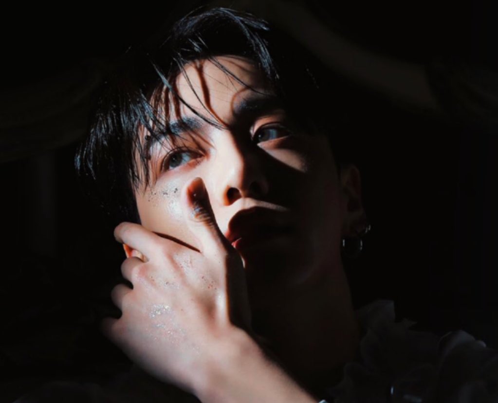 jungkook de calcinha ⚢︎ tweet media