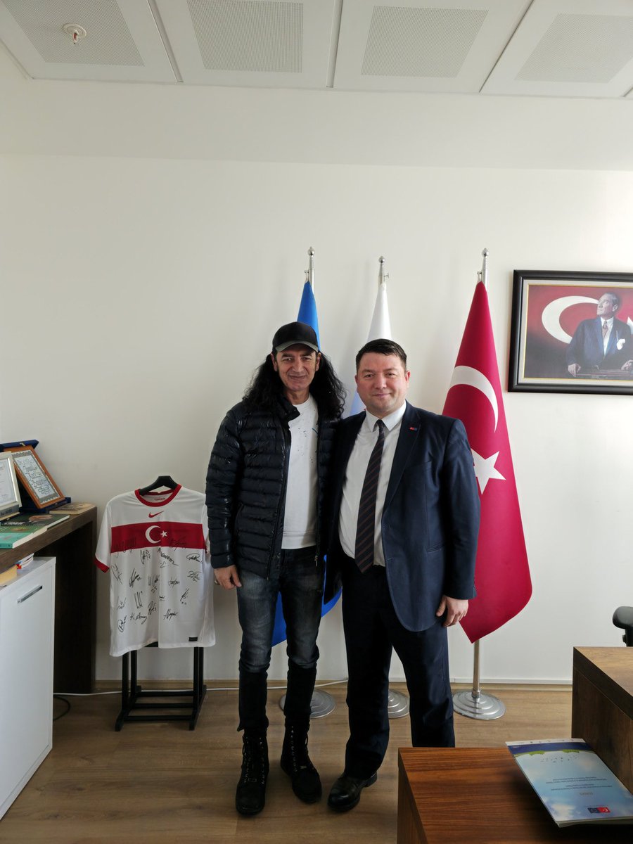 Anadolu rock’ın ülkemizdeki nadide temsilcilerinden Sayın <a href="/kekillimurat/">Murat KEKİLLİ</a> beyefendi bugün misafirimiz oldu ve deprem bölgesinde birlikte gönüllü yardım faaliyetlerinde bulunduğu <a href="/izdernegi/">İz Derneği</a> hakkında bizleri bilgilendirdi.