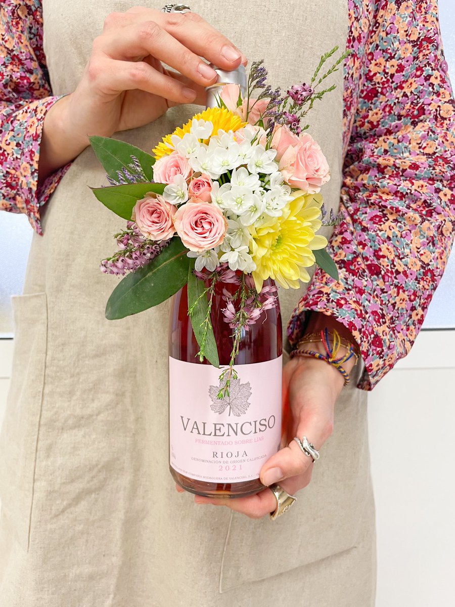valencisorioja's tweet photo. ¡Bienvenida primavera! recíbela con un VALENCISO Rosado bien frio.  La naturaleza despierta y comienza a renacer. 
Este vino tan gastronómico acompaña muy bien los platos ligeros como ensaladas, pasta, arroces, pescados, carnes blancas, o algo de picar   
  #LaRioja #Primavera https://t.co/ebI3qCqEzI