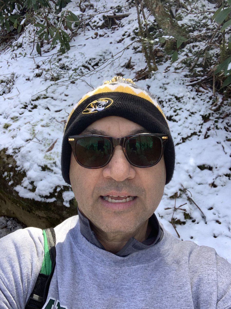 TedHiff's tweet photo. Snow, how’s it going in your neck of the woods? We have snow in the @GreatSmokyNPS! Top of Rainbow Trail! #TimeToHike https://t.co/iaIzaB8Iw2