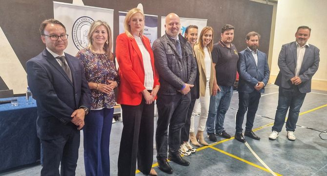 MurciaDiario (@murdiario) on Twitter photo CaixaBank apoya una nueva edición del Foro Decyde junto a deportistas de la talla de Virginia Torrecilla, David Cal y Sonia Ruiz murciadiario.com/articulo/empre… a través de <a href="/Murdiario/">MurciaDiario</a>
<a href="/caixabank/">CaixaBank</a> <a href="/OlgaGarcasaz1/">Olga García Saz</a> <a href="/pepe_meseguer/">José Ant. Meseguer</a> <a href="/UCAMSportCenter/">UCAM Sports Center</a> <a href="/MarinAzucena/">Azucena Marín</a> <a href="/UCAM/">UCAM Universidad</a> @Decyde360 <a href="/VirginiiiaTr/">Virginia Torrecilla</a> CaixaBank apoya una nueva edición del Foro Decyde junto a deportistas de la talla de Virginia Torrecilla, David Cal y Sonia Ruiz murciadiario.com/articulo/empre… a través de <a href="/Murdiario/">MurciaDiario</a>
<a href="/caixabank/">CaixaBank</a> <a href="/OlgaGarcasaz1/">Olga García Saz</a> <a href="/pepe_meseguer/">José Ant. Meseguer</a> <a href="/UCAMSportCenter/">UCAM Sports Center</a> <a href="/MarinAzucena/">Azucena Marín</a> <a href="/UCAM/">UCAM Universidad</a> @Decyde360 <a href="/VirginiiiaTr/">Virginia Torrecilla</a>