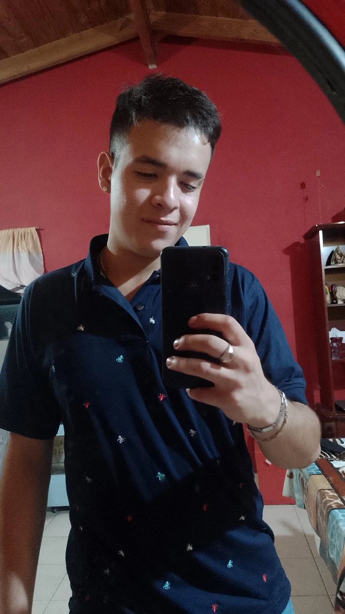 Juliann_003's tweet photo. Acá estoy de vuelta 😂😂 https://t.co/Y2RdEWrZ3L