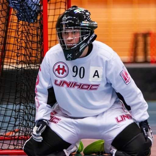 Älskar att står I målet i innebandy målvakt