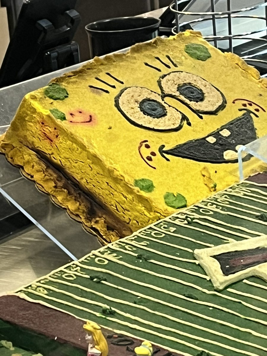TheFinalBoss13's tweet photo. Gross moldy “cakes” in the Savannah @ColdStone . They’ve been there since before we moved here. https://t.co/qQGW67238S