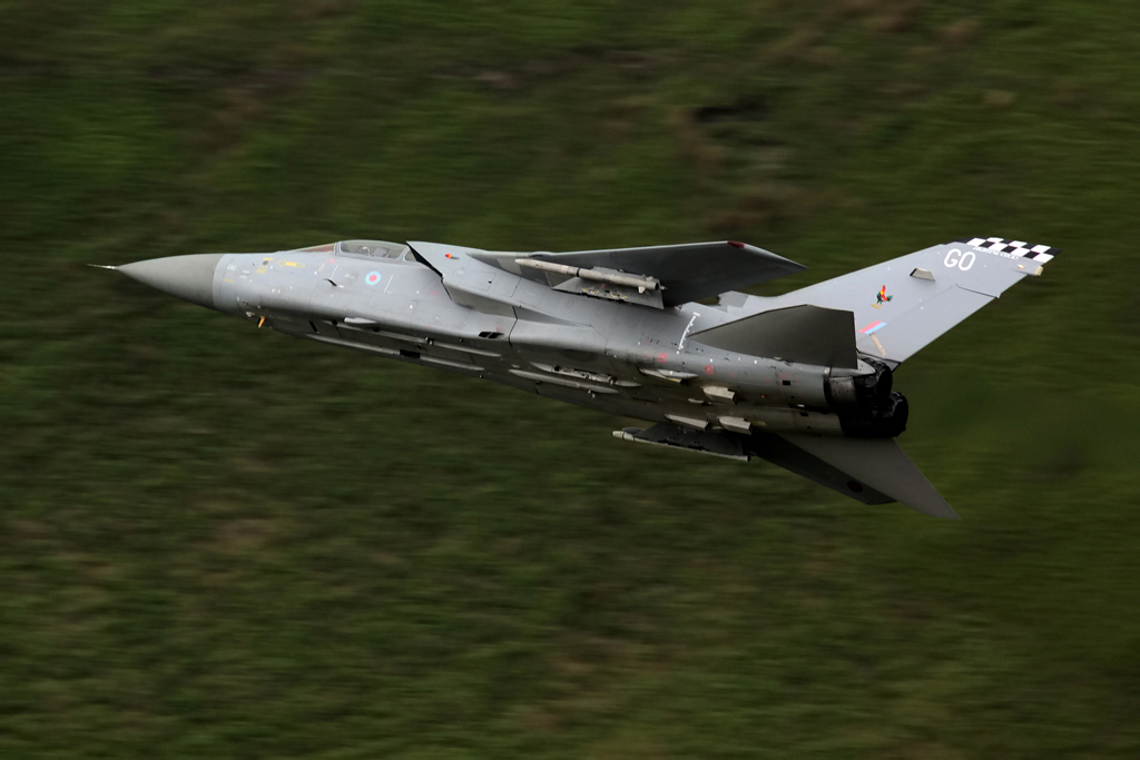 Always great to see Tornado F3's down in the weeds, not as common as their GR4 cousins #aviation #royalairforce #electricflickknife #tornadoF3 #tornadotuesday #lowlevel #lfa7 #lfa17 #lakes #machloop