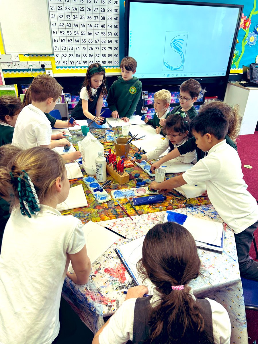Penl122's tweet image. The boys and girls in Year 1/2 loved their visit from @katiecottle_ today. They enjoyed the workshop on creating their own blue giant collage. They also learned lots about being an illustrator. Diolch am  ddod! Thank you for coming to see us 🌊💙😄 @PenllergaerP #PPSCom #PPSECC