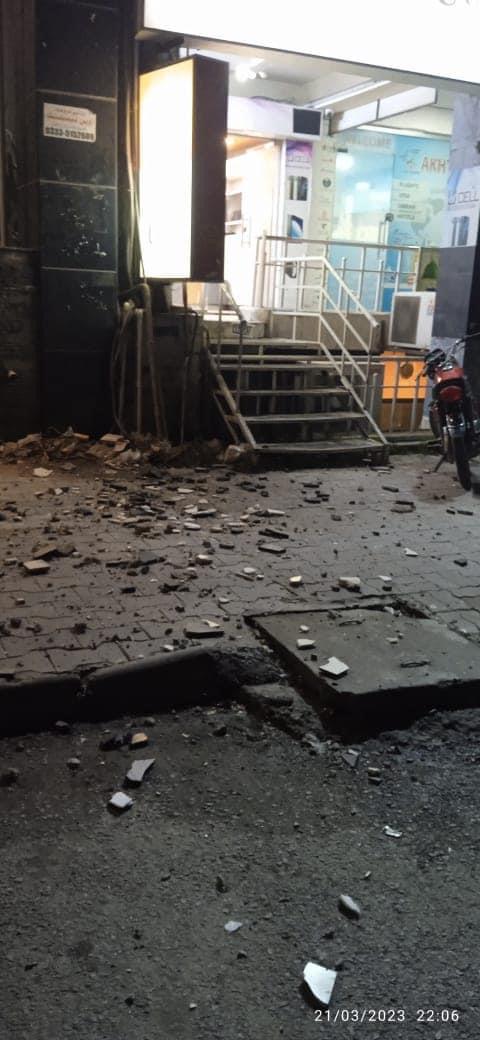 Bushra_Saqib6's tweet photo. Hearing some buildings were badly damaged in E-11 and F-11, Islamabad. Some residents wish to stay at a guest house overnight because building is cracked. No casualties reported. #earthquakeinpakistan https://t.co/9paXSqVTBS