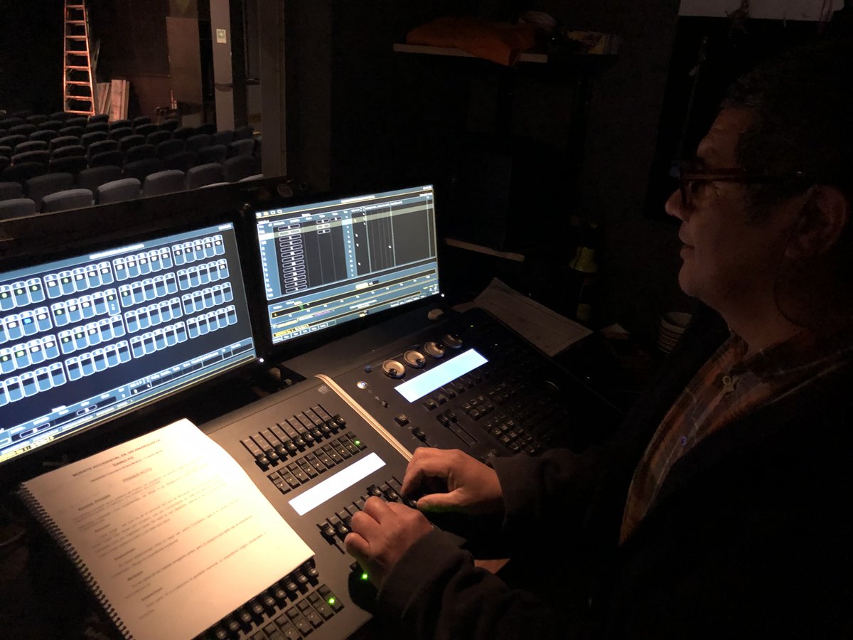 TeatroUC's tweet photo. 📌 ¿Quieres ser parte de nuestro equipo técnico? Estamos buscando a un/a técnico/a en iluminación-electricista. Requisitos y postulaciones en este link 👉 https://t.co/XdzK1TnTw0
#TeatroUC #concurso #técnico #iluminación https://t.co/uSpKphLXdG