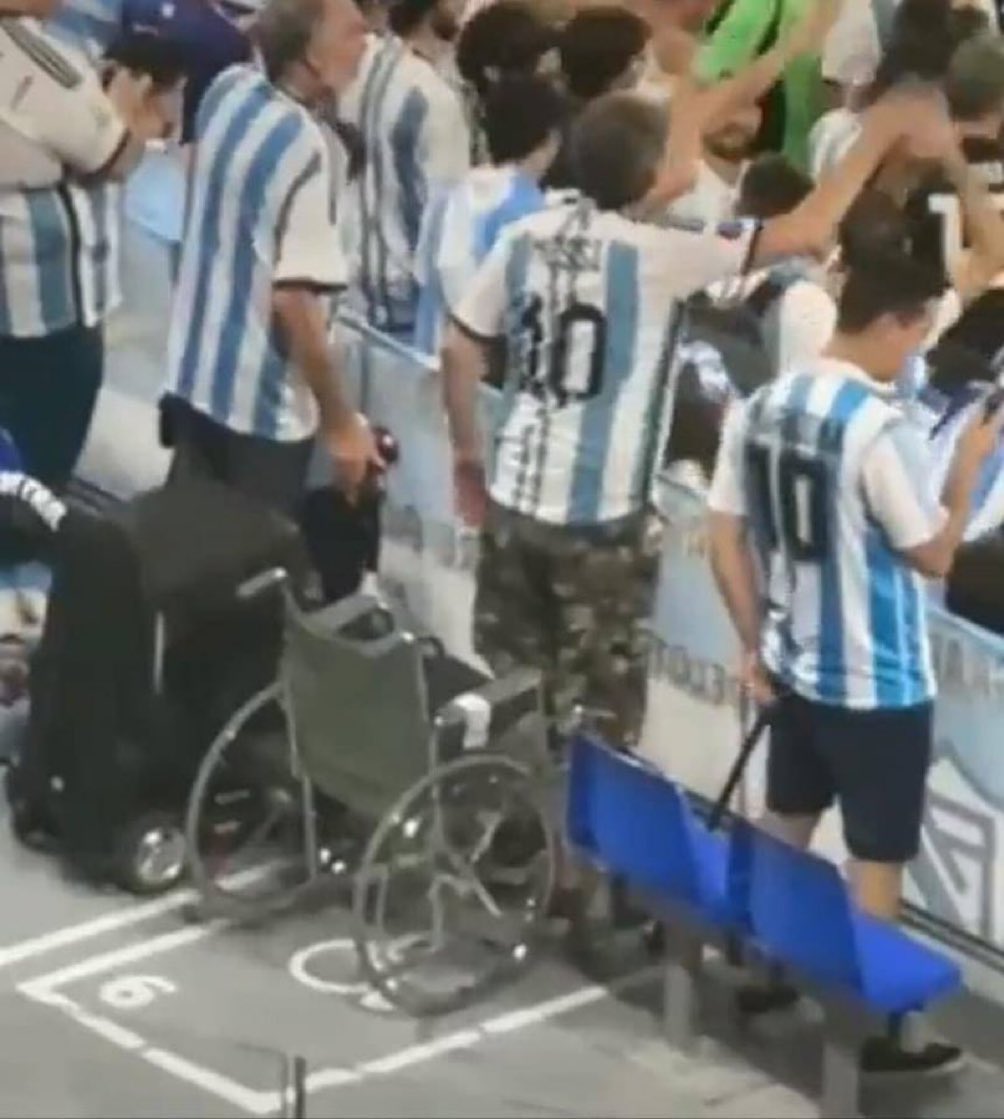 rishwrld's tweet image. Only messi can do this.