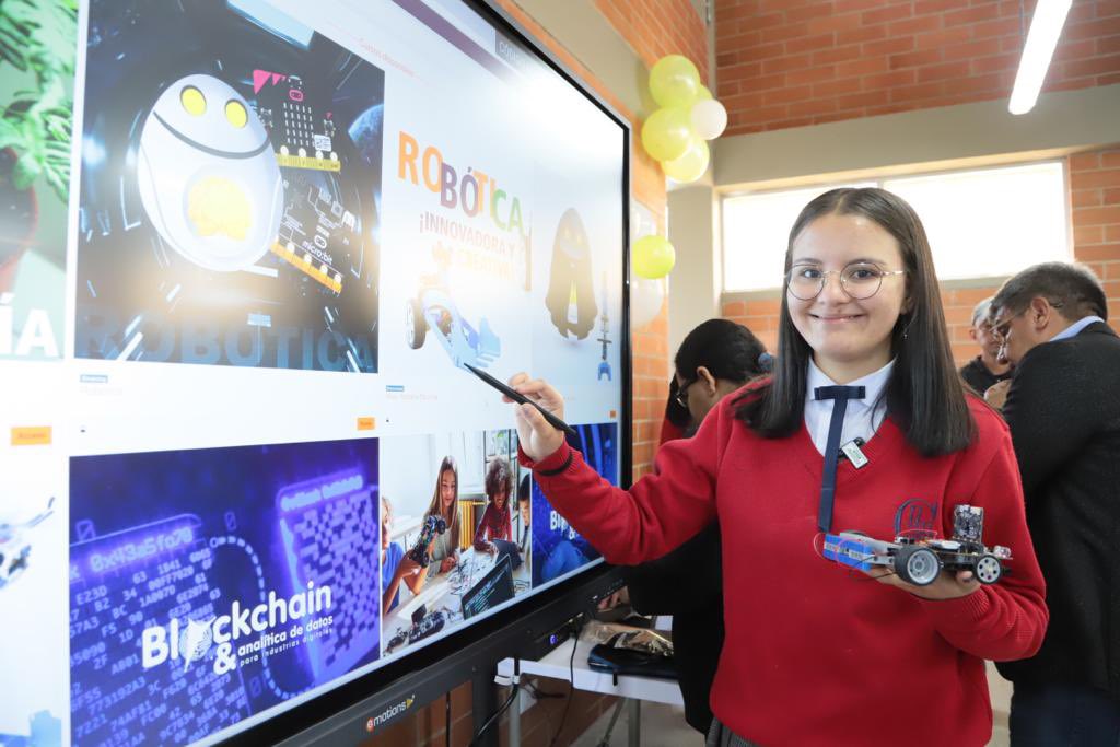 SecTICBoyaca's tweet photo. Entregamos en la Institución Educativa Técnica Plinio Mendoza Neira de Toca, un #AulaSTEAM para la innovación educativa, donada por @FundSiemensCol, Fundación El Nogal y @etrainingSAS.
Este será un espacio para que los niños y niñas creen y se diviertan mientras aprenden 🚀. https://t.co/abSlPjnxFg