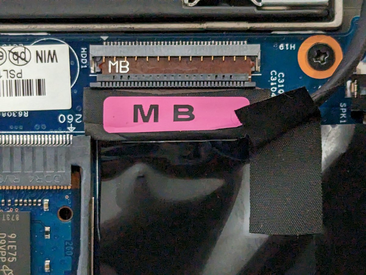 leetNightshade's tweet image. Roughly lined up, but can't get anything to stick. halp? #thinkpad #t580 #Lenovo