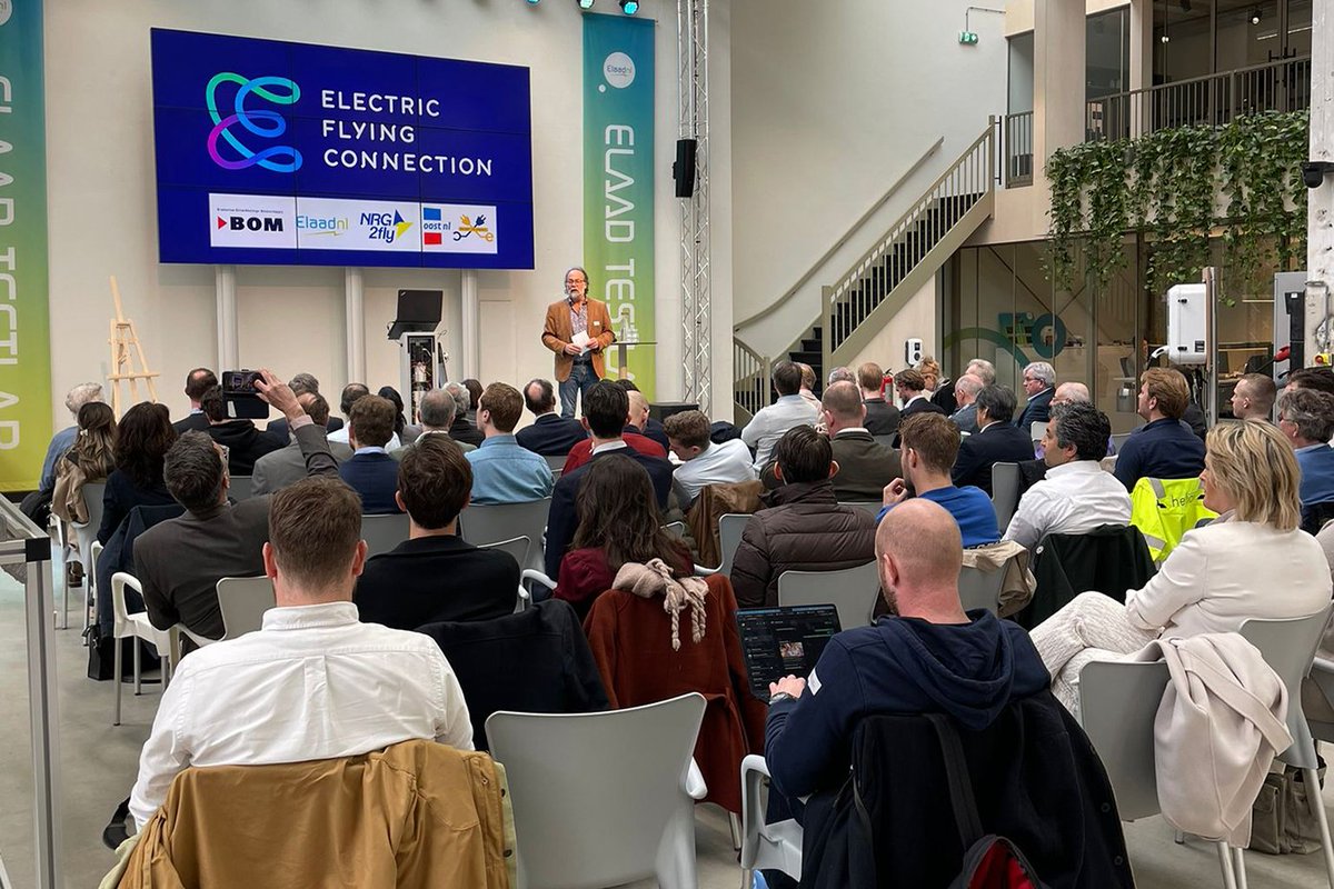 Vier van onze studenten van @HvaTechniek hebben maandag een congres bijgewoond bij <a href="/elaadNL/">ElaadNL</a> in Arnhem over elektrisch vliegen.