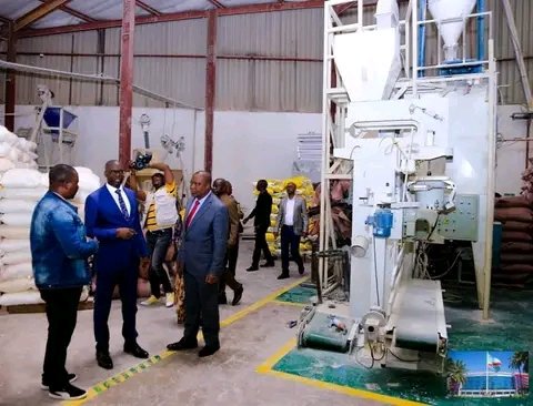 CongoNouveau24's tweet photo. 🇨🇩💰🌽FLASH: Hausse de prix de farine dans le Haut Katanga : Le gouverneur @JacquesKyabula a fait la ronde des #minoteries pour s’assurer que les populations soient ravitaillées très vite à 20 000 FC le sac de 25 kg. https://t.co/rqKY6dsyEy