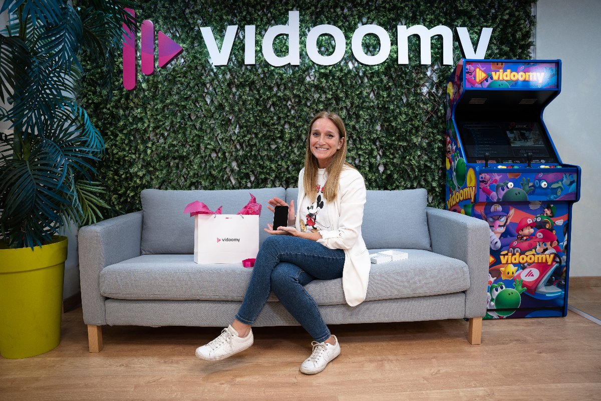 Let's all give a standing ovation to @elisagpa for winning our #VidoomySpring2023 contest! 👏 Congratulations on winning an iPhone 14 📱, we're thrilled for you and hope it brings you endless joy! #Vidoomy #VidoomyContest