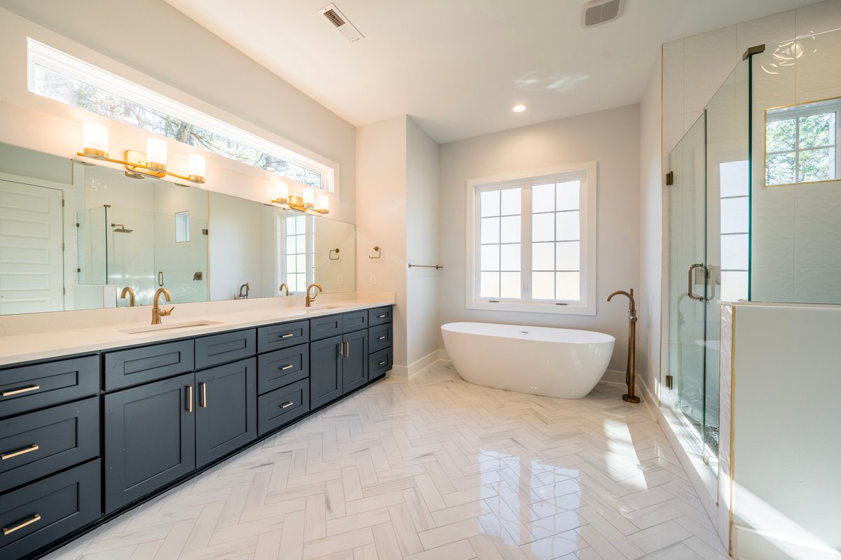 buildatmos's tweet photo. The blue and white details on this Traditional house we just finished building in Chapel Hill are 😮‍💨 https://t.co/c24bZABx7l