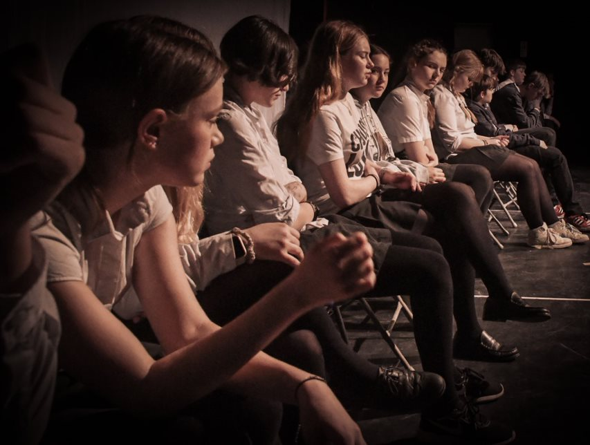 oratoryschool's tweet photo. #OratoryDrama's thought-provoking performance of #TheIT by V. Franzmann took place last week. The play is an exploration of the pressures faced by teenagers today as well as a #GCSEDrama set text. Well done to all the pupils involved!
#OratoryCuriosity #OratoryConfidence https://t.co/g4FmxEPnku