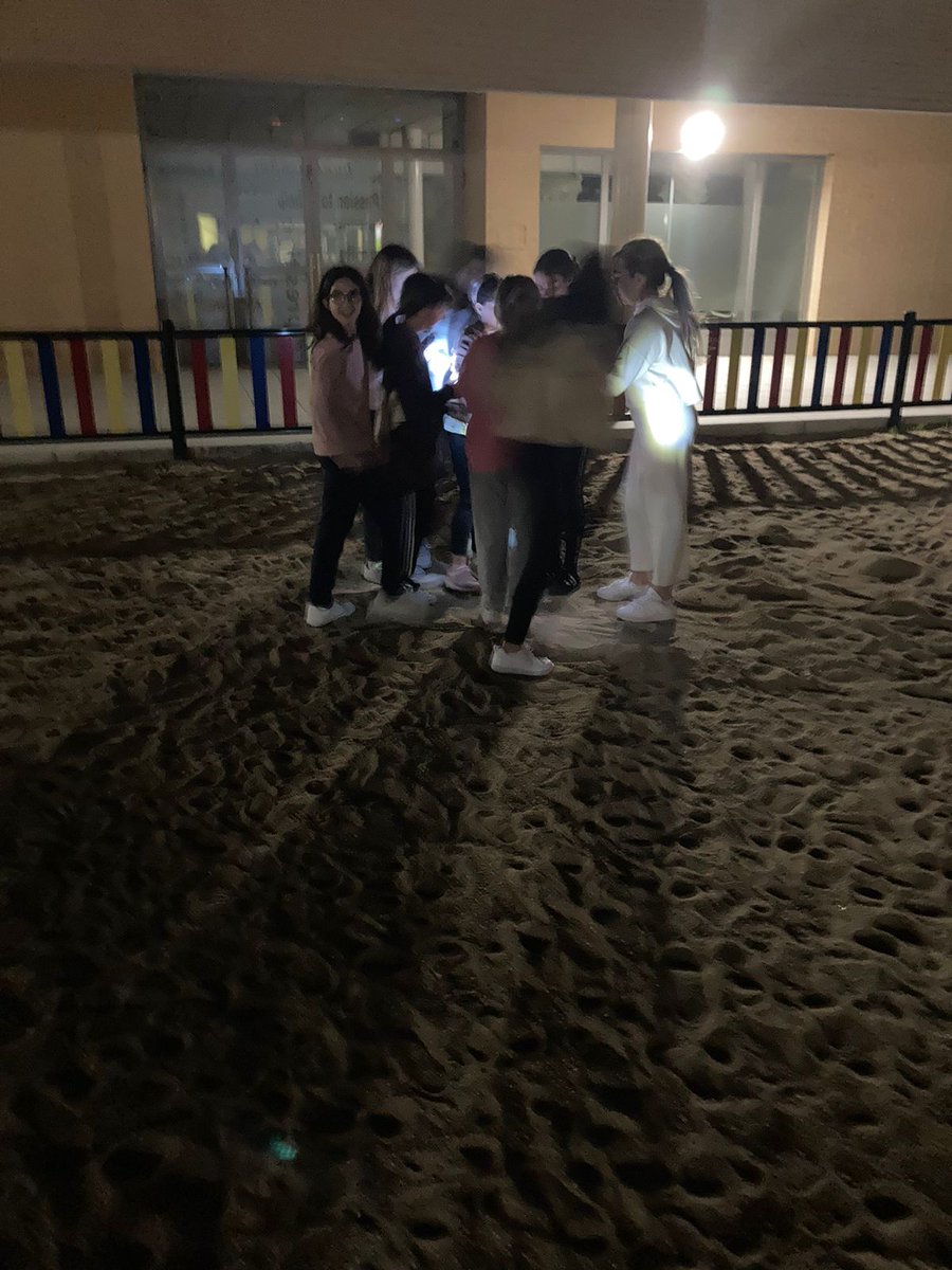 ValledelMiro's tweet photo. 😃¡Qué bien se lo pasaron en la acampada nocturna! 🤹‍♀️Juegos, 🍕cena, 🎉 velada nocturna, 🌚dormir en sacos, 🧃desayuno... Pero sobre todo, risas, confidencias y mucha diversión 😁 

Descubre cómo hacer que tengan una experiencia única como ellos 👉 https://t.co/sGgfxFuYs6 https://t.co/qJPWGb8kFc