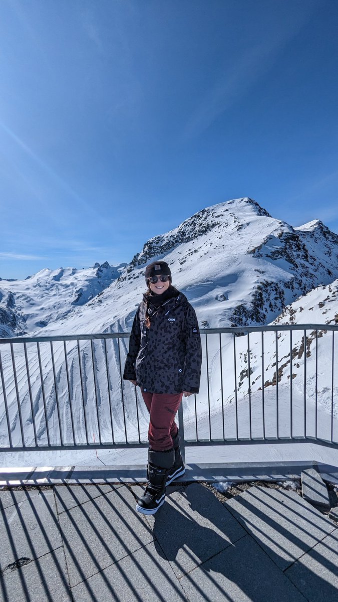 _Krystelle's tweet photo. More beautiful views of @stmoritz_ch from today. Awesome spring skiing at 3303m in Corvatsch 🏂❄️ https://t.co/DvJGkT2DAL