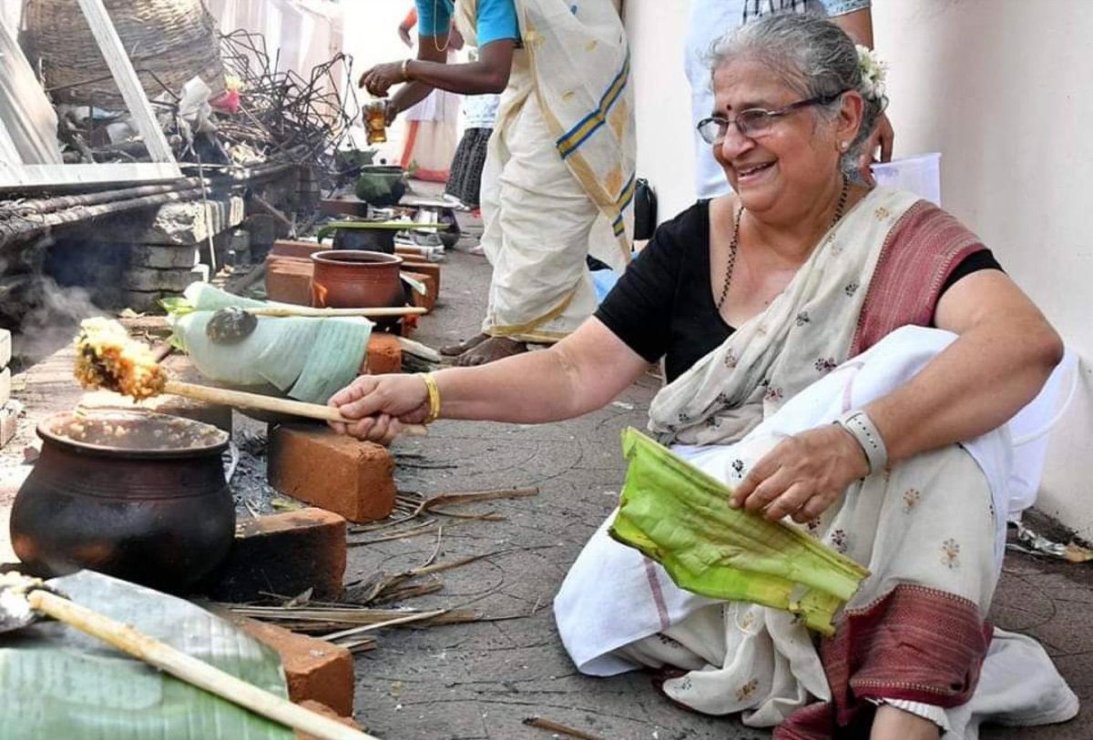 She is the wife of the owner of 2nd largest Indian IT Company Their total net worth is $4.4 bl She is the mother-in-law of UK Prime minister #RishiSunak Yet remains #downtoearth and committed to preserving her tradition. She is #sudhamurthy #Respect