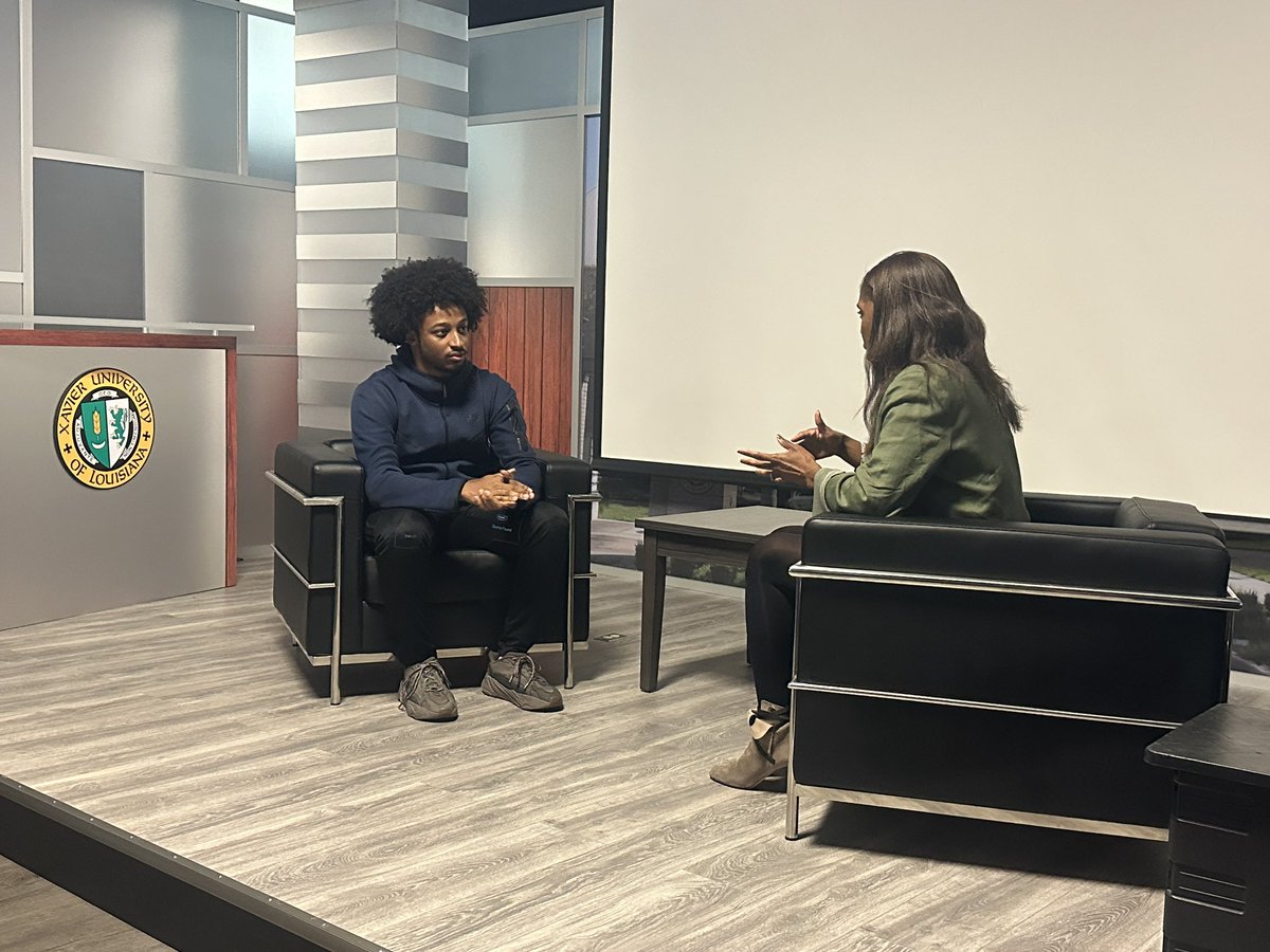 _MeUandXU's tweet photo. VP of Production for the Saints/Pelicans, @ShaneikaDabney visited @XulaMassComm today to speak with the Sports Broadcasting class about how they can make their resumes and interviews stand out in the sports industry. @ShearonRoberts @MonicaPierre @XULA1925 #XULA https://t.co/WbPW4fej4e