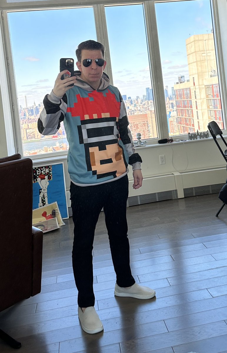 ZeviG's tweet photo. Just to be clear my artwork in the back is not the reason the punks floor dropped.  It’s @allnick https://t.co/Hd4vvKyvtE