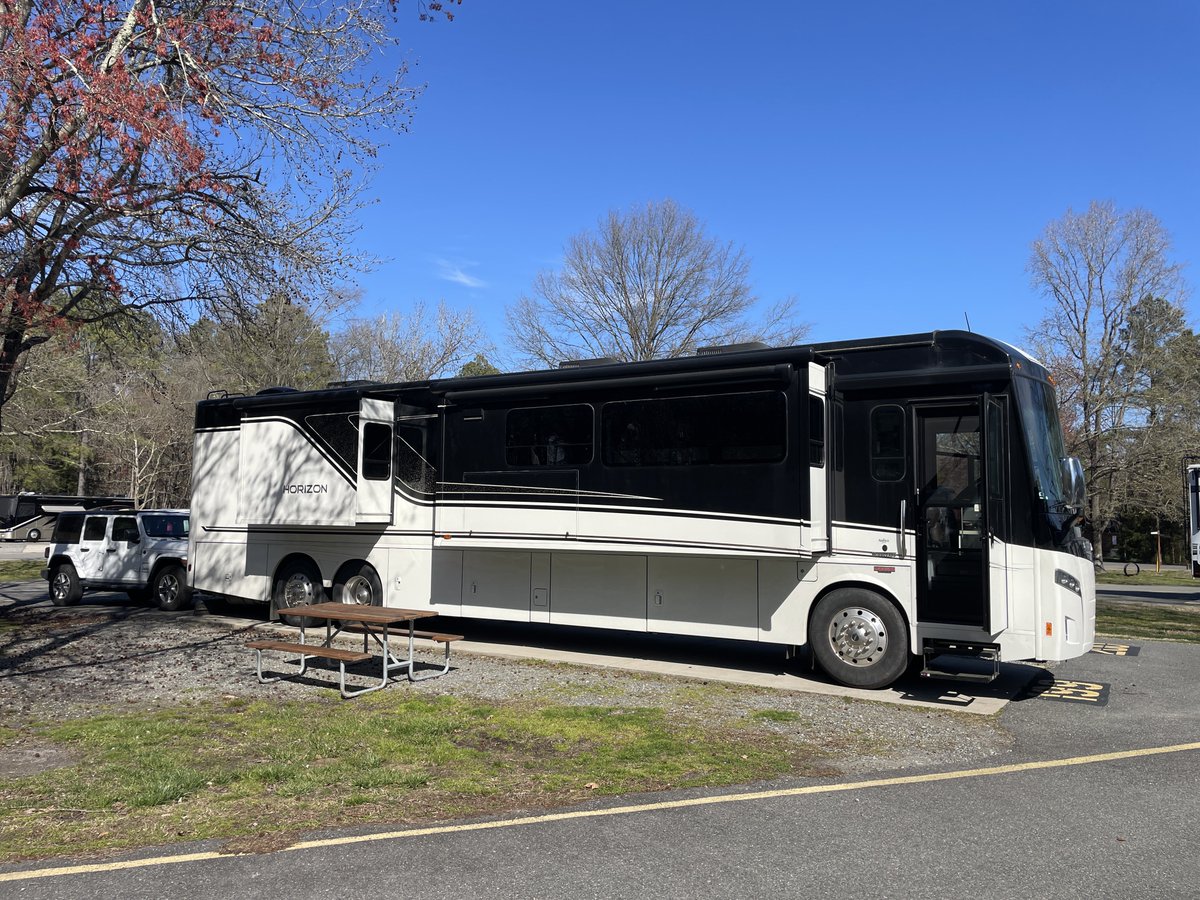 LucyRubyLakies's tweet image. Next to the last stop north. We’re at Kings Dominion KOA.   It’s beautiful here 64f  sunny.  @BeckleysRV @ColtonRV #winnebago #gorv @WinnebagoRVs #jeep @Jeep #jeeplife