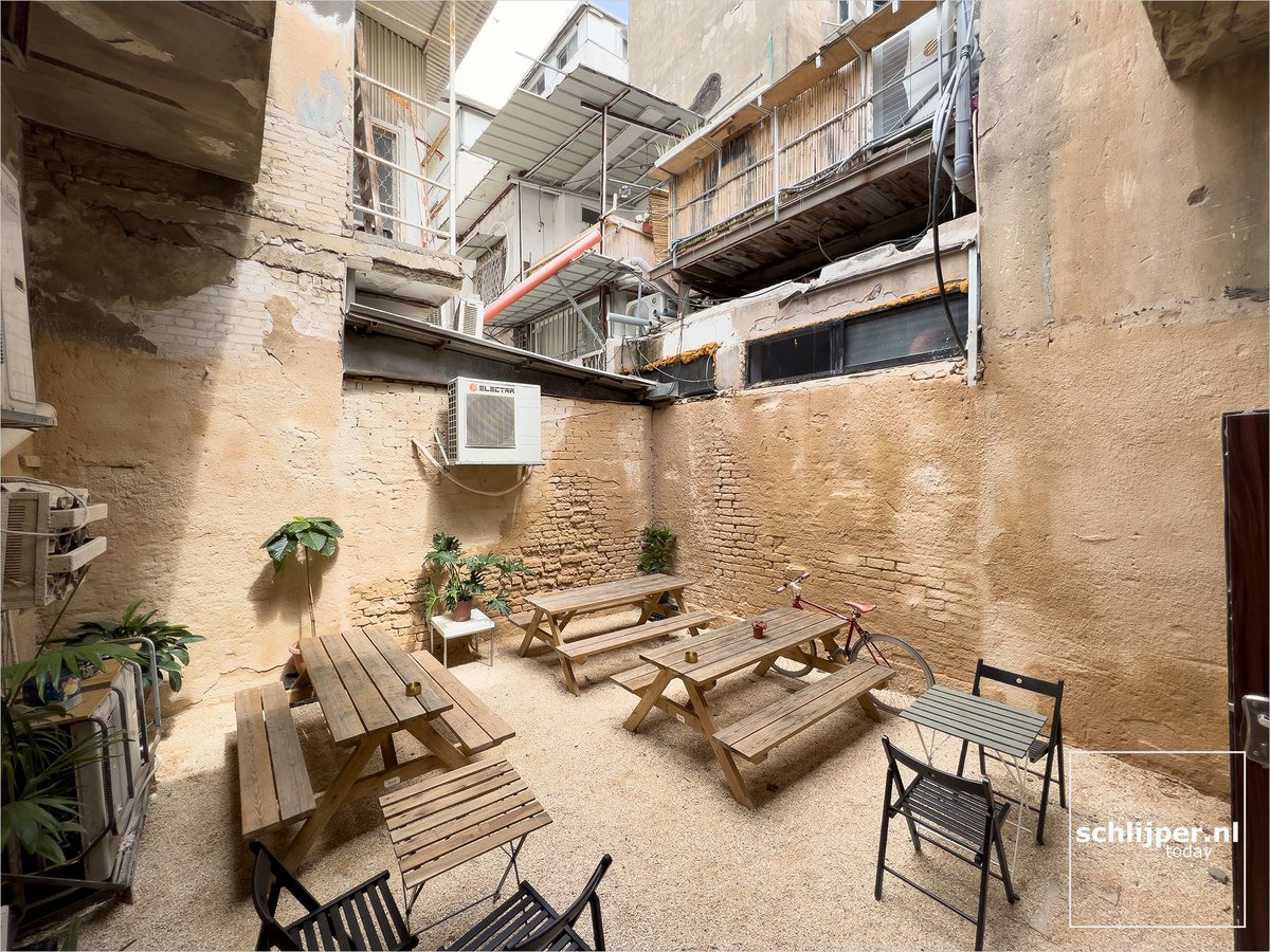 schlijperisrael's tweet photo. A hidden quiet space at Levinsky behind Sultana Turkish Delight
21 03 2023 11:03 #TelAviv #Levinsky https://t.co/qEgpXySfki