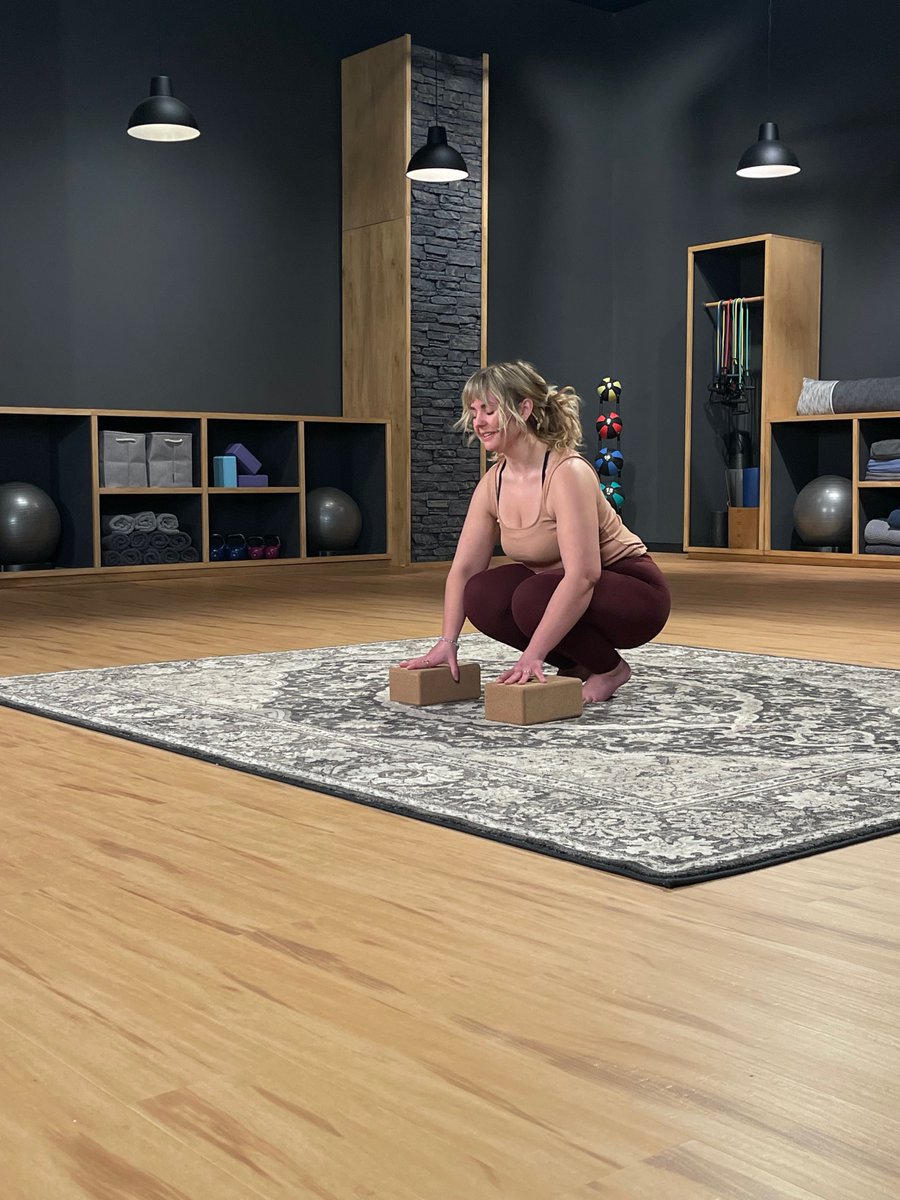 Wellbeats's tweet photo. Pssst! We have some new classes coming your way soon, but in the meantime, take a peek behind the scenes on set at the Wellbeats studio for yoga, meditation, core, and more with #Wellbeats instructors Chance, Sophia, and Maya. π―
#WellbeatsForAll https://t.co/j02qyuILbs
