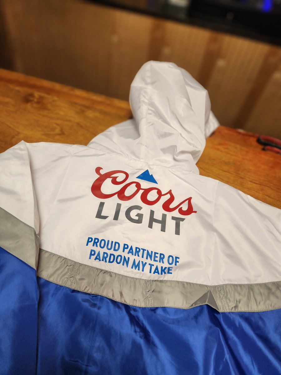 OldfieldsOSU's tweet photo. #SUPERBOOZYBINGO tonight at 7pm! Win ALL these prizes. See you tonight! Bring a crew. #GetChitty https://t.co/yh18ysKNbG
