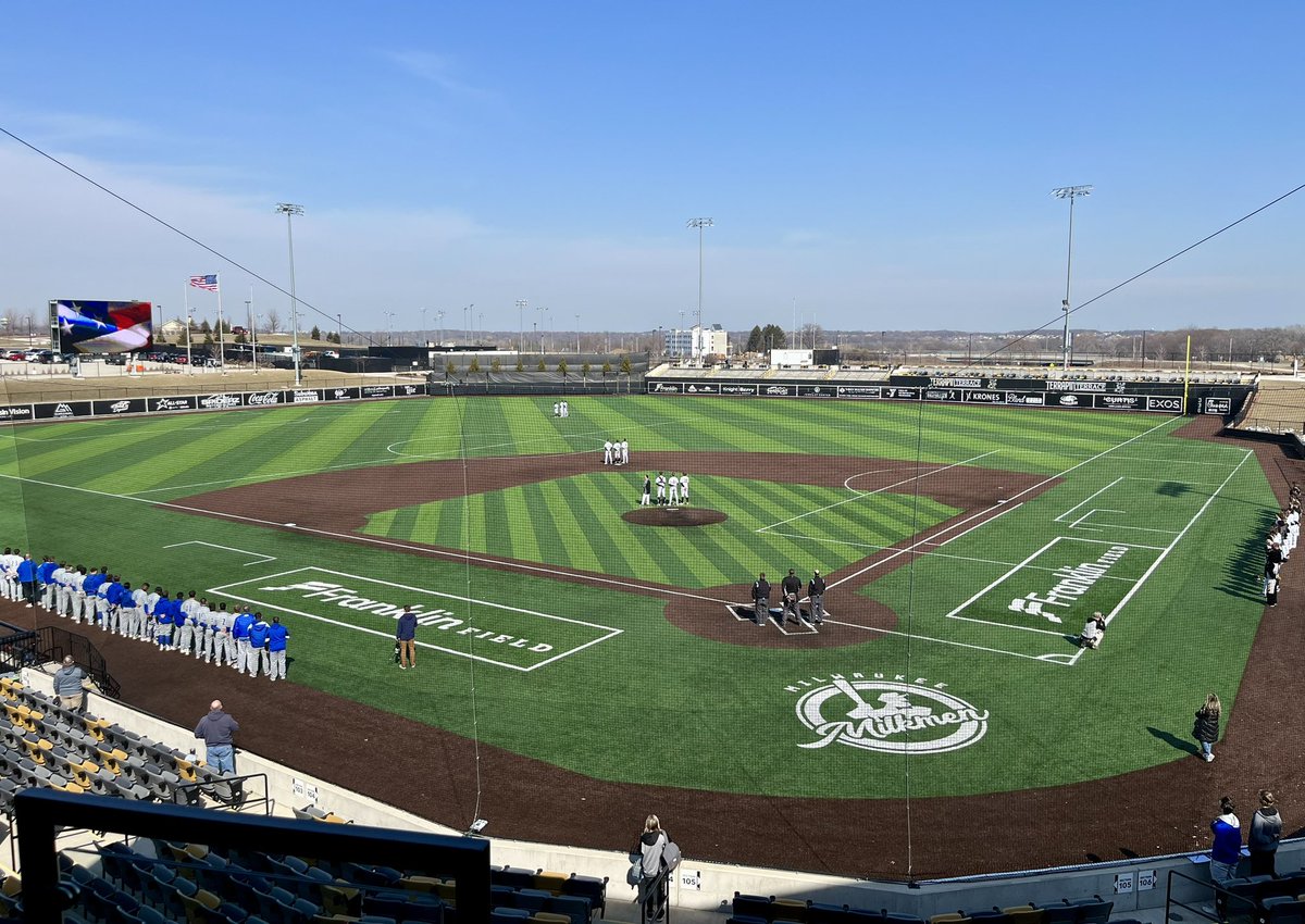 Home opener for @MKE_Baseball! 

#UnitedWeRoar