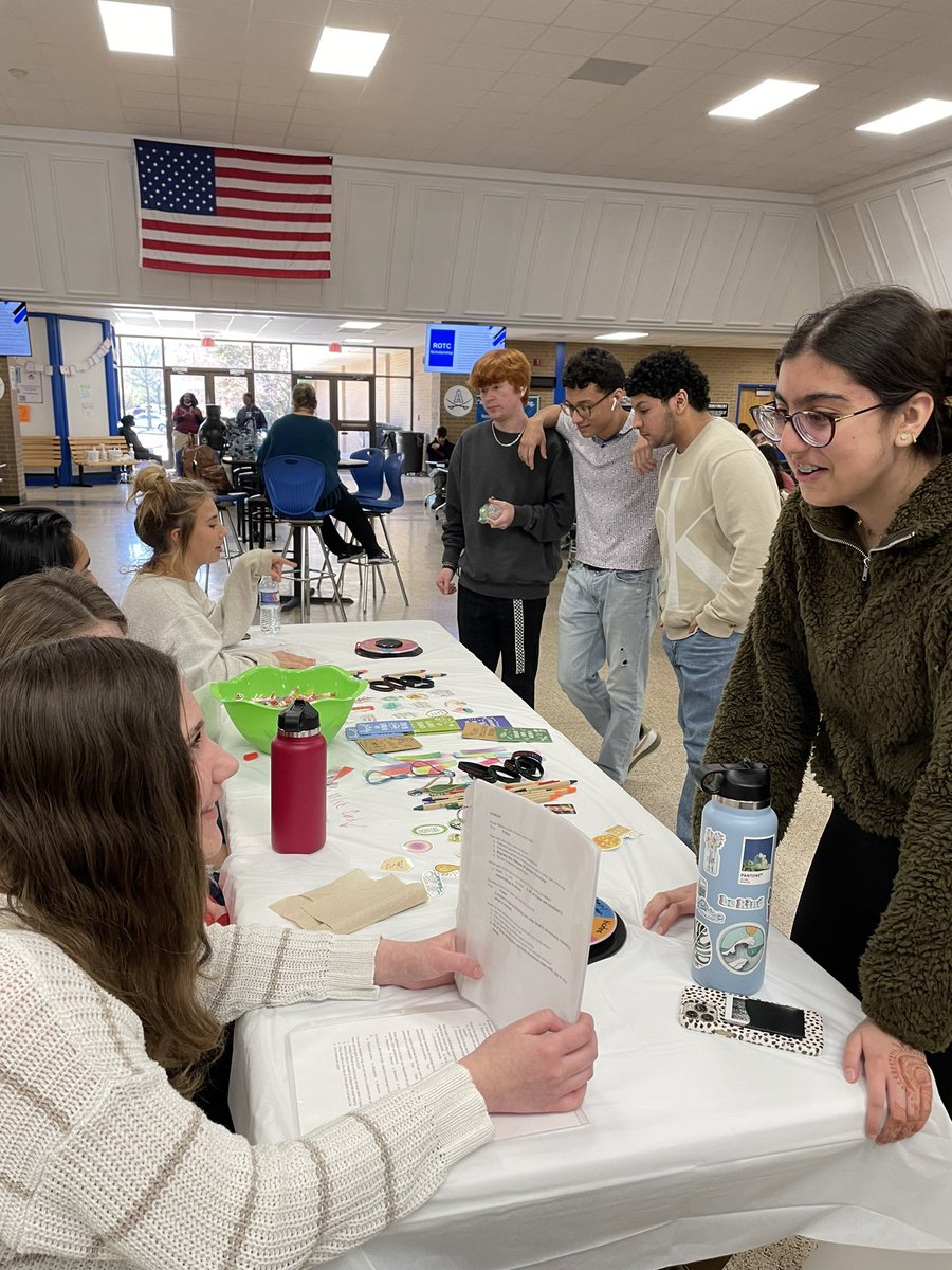 HCIntervention's tweet image. Our @ATLRaiderNation 7th UPs quizzing their peers during lunch on Alcohol and Drugs Facts Week. Taking the show across the loop to @ChickahominyMS on Friday. Keep the conversations going!