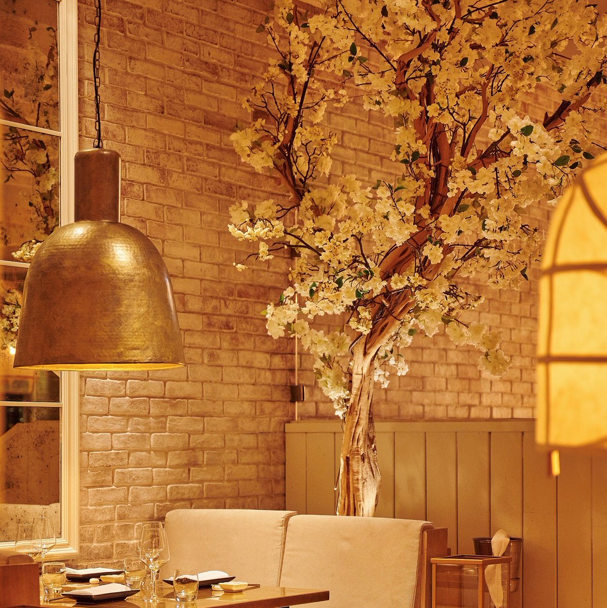 Celebrate Hanami with us beneath the heart of Manchester… 🙌

Dine beneath the blossoms with our exclusive Hanami tasting menu, featuring three waves of dishes inspired by the festival and our love for Japanese fusion. 

#hanami
