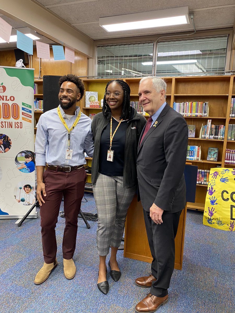 GEARUPAustinISD's tweet photo. GEAR UP @AustinCrockett student leaders met Interim Superintendent @Matias_AISD and @RepLloydDoggett to celebrate funding given to @AustinISD for college visits in earlier grades. Thank you for supporting college readiness. #GEARUPworks @edpartnerships https://t.co/79ixOiYCkP