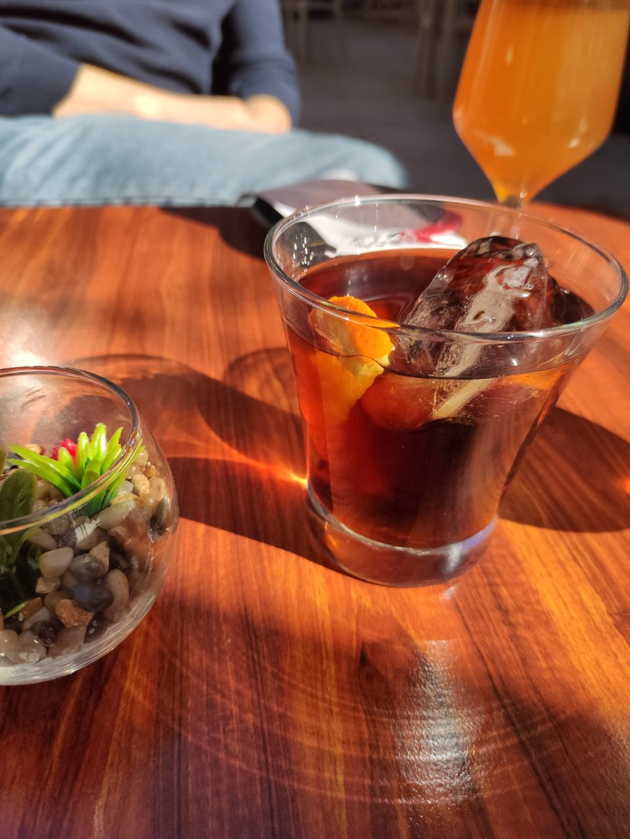 _emenauta's tweet image. Sólo tengo un cometido en esta red social y es servir de alarma anual de que hoy, día 21, es el Día Internacional del #Vermú. 🫗

Y casi fallo. 

Venga, que todavia hay margen para uno.