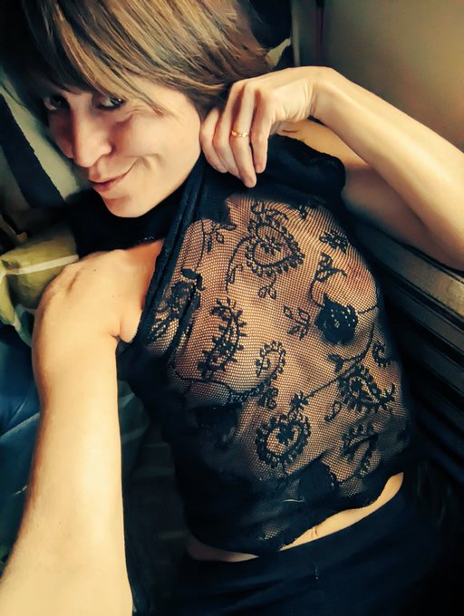 Un po in ritardo ma arrivo anche io🙃 #marted&igrave;tette #MartesDePrimavera  Scopri un po di piu su di me 👇👇👇  https://t<a href="/tag/marted%C3%ACtette"class="tags">#marted&igrave;tette</a><a href="/tag/martesdeprimavera"class="tags"><span>#martesdeprimavera</span></a>