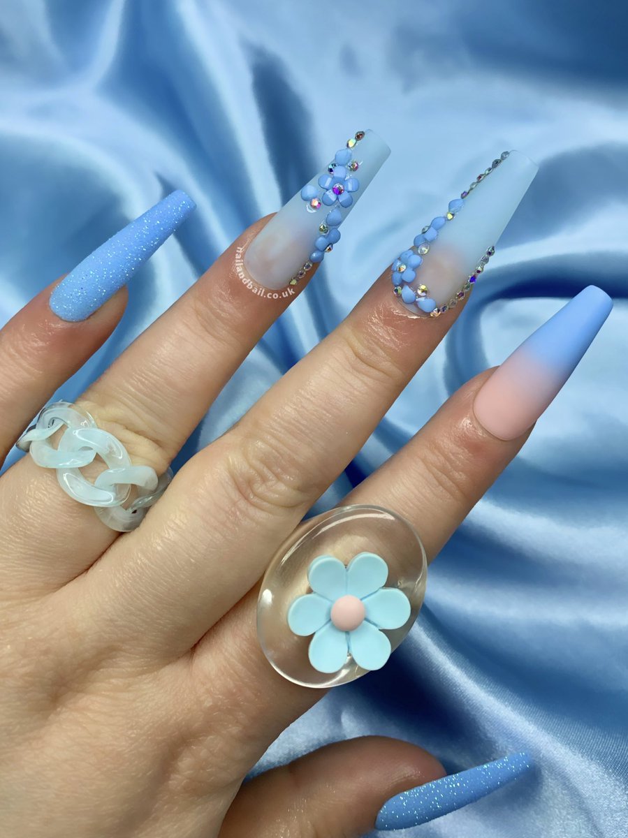 Get ready to bloom with our Spring Bling press on nails 🌸 Perfect for any spring occasion,these nails are a must-have accessory for any fashion-forward queen 💙 Available in multiple shapes and lengths 💅 🛍️nailandbail.co.uk 👩🏻‍💻info@nailandbail.co.uk