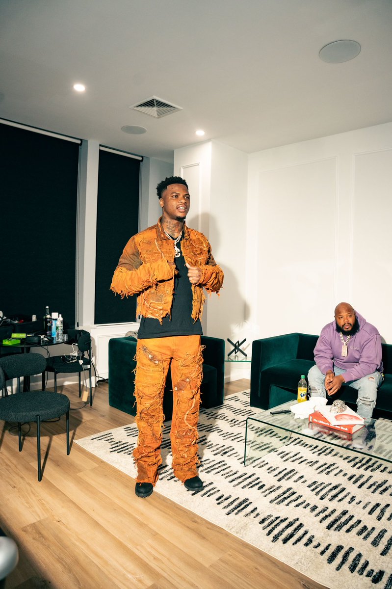 RealYungRo's tweet photo. If I’m hangin around 4 millionaires most likely I’ll become the fifth one same as if I’m hangin around 4 broke niggas then most likely what😔 and I can’t be broke https://t.co/LwuURa50BI