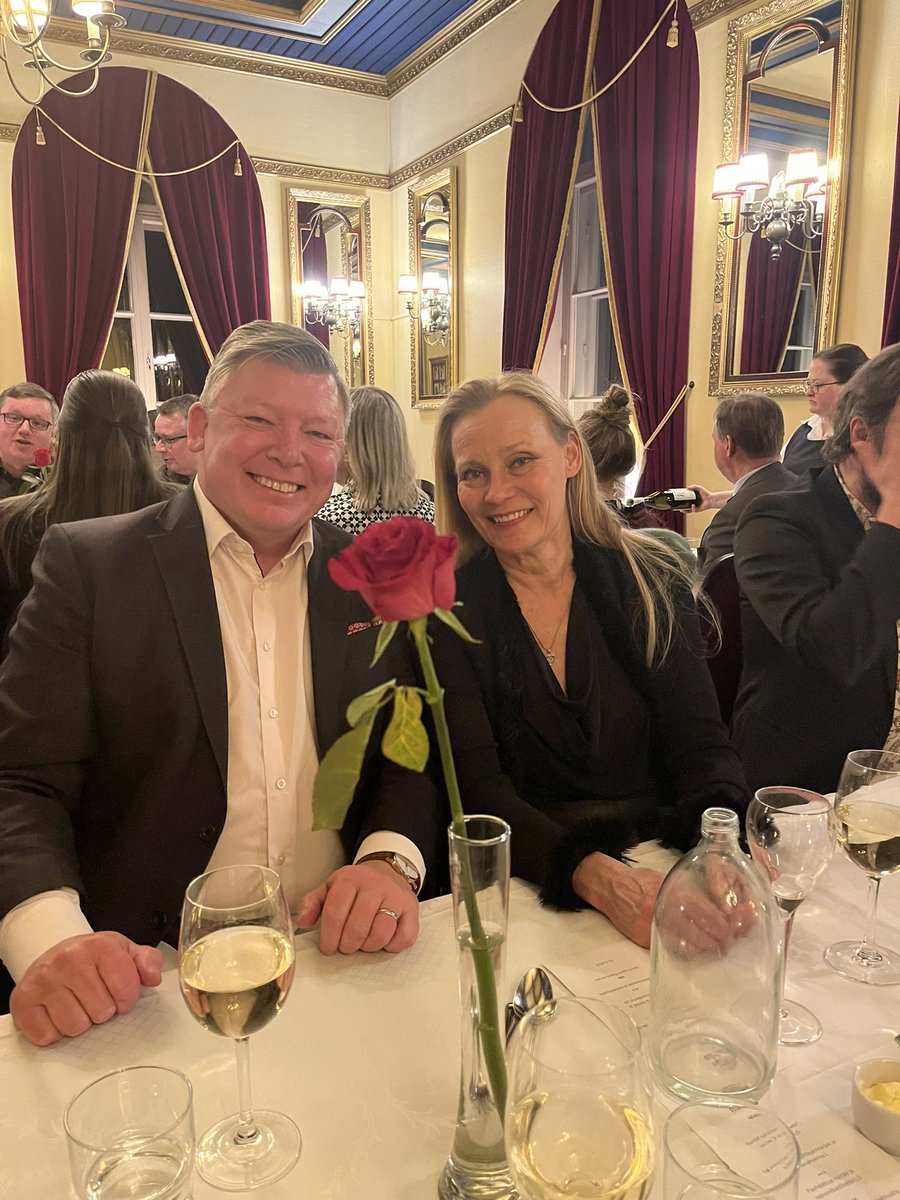 I en fungerande organisation är det naturligt att det ordnas val och sen jobbar man vidare tillsammans. Tack <a href="/JokinenJari/">Jari Jokinen</a> och <a href="/marialofg/">Maria Löfgren</a> för att ni för <a href="/AkavaRy/">Akava</a> framåt. #weareakava