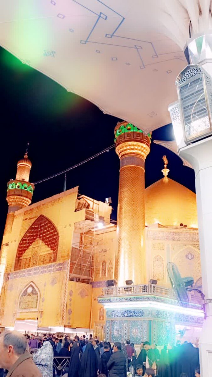 Azi593's tweet photo. موقع سال تحویل و عید همه میرن دیدن بزرگترها عیدی بگیرن. سلام من به پدر.درخانه‌ی پدری🥰 https://t.co/0bgGbfKMiV