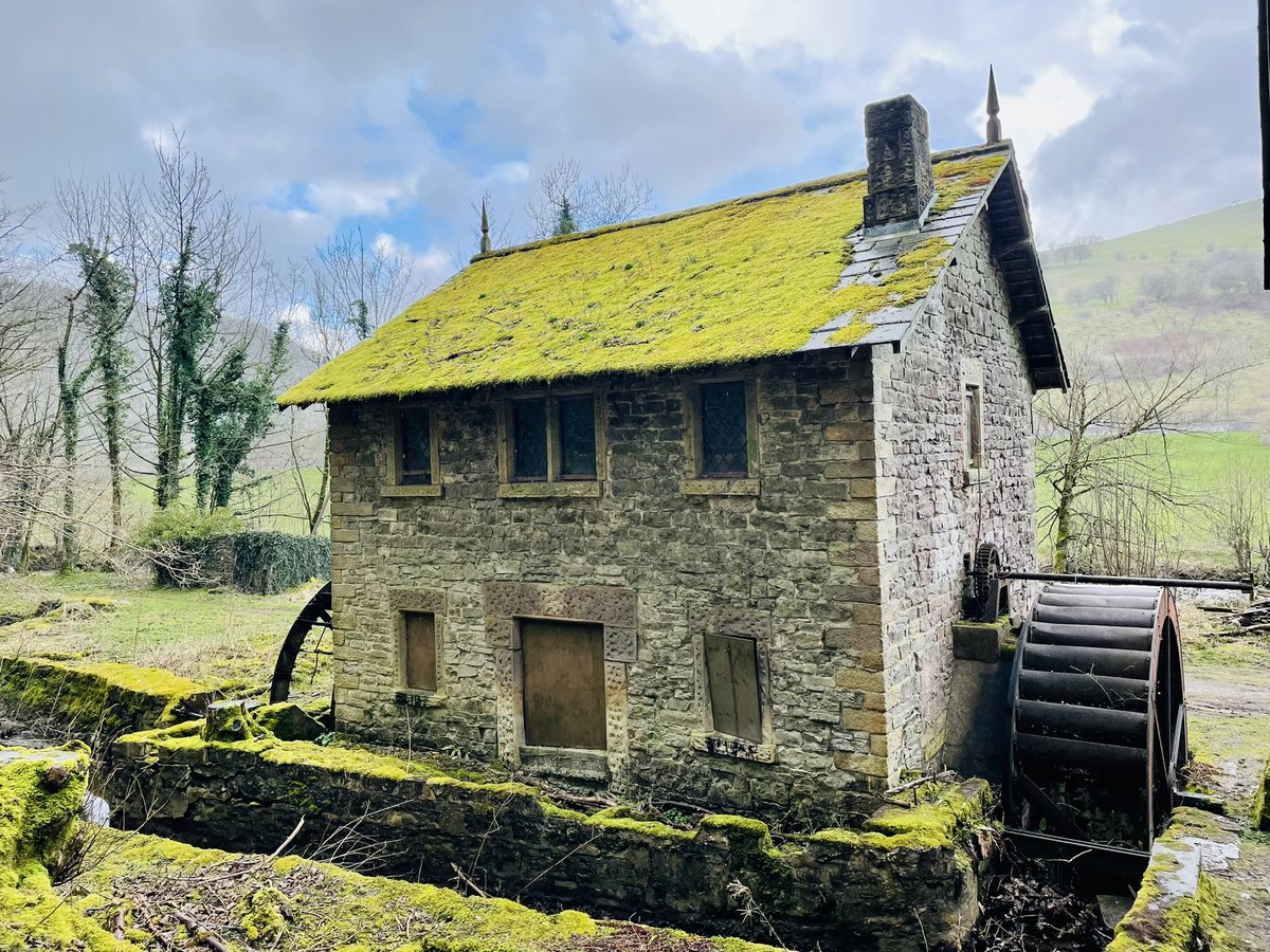 A walk from Ashford in the Water. It was a bit soggy, but it added to the beauty of the place. Lots of interest including a beautiful old water mill. 😊🥾 #WhitePeak
