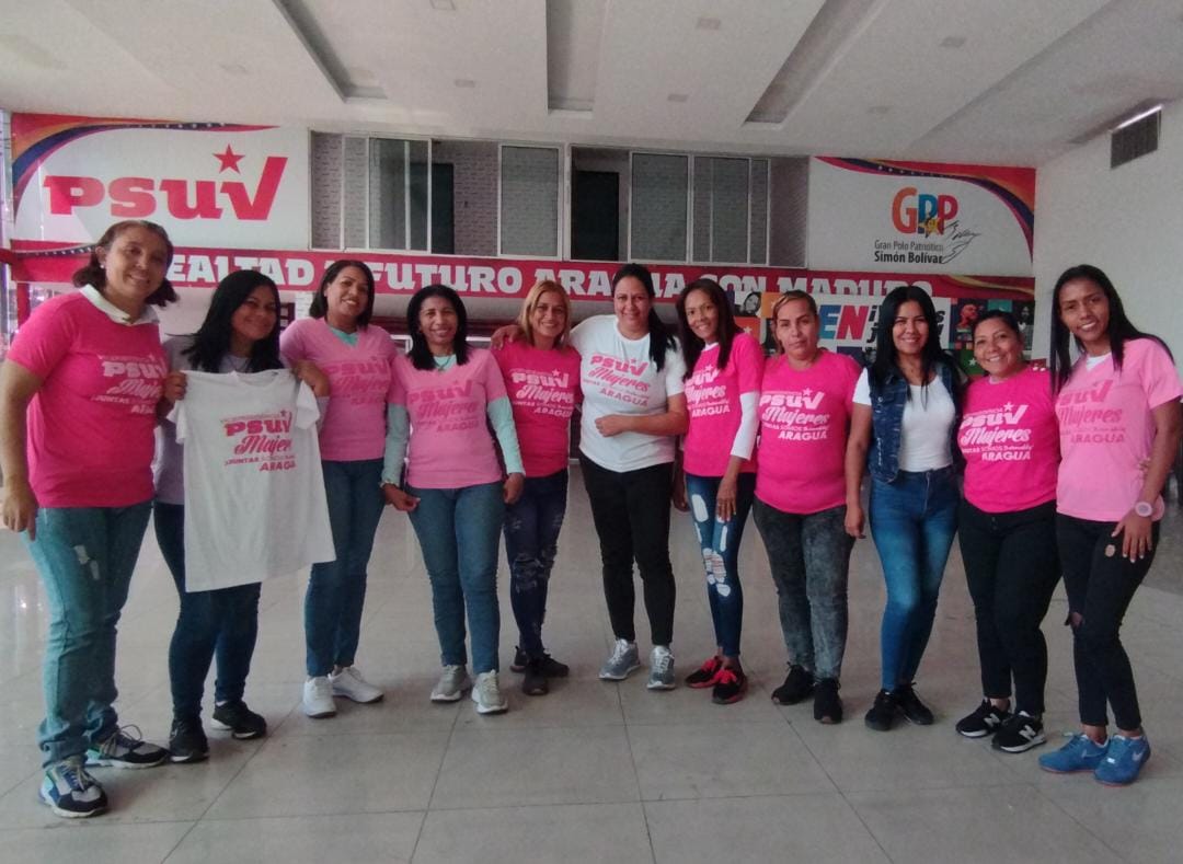 Reunión del Equipo Regional de la Vicepresidencia de mujeres del PSUV con el propósito de evaluar y fortalecer el plan de Trabajo de las mujeres en todo el territorio aragueño <a href="/NicolasMaduro/">Nicolás Maduro</a> <a href="/dcabellor/">Diosdado Cabello R</a> <a href="/d_guzmanl/">Diva Guzmán</a> <a href="/Soykarinacarpio/">Karina Carpio</a> <a href="/PartidoPSUV/">PSUV</a>  <a href="/PsuvAragua_ofic/">PartidoPSUVAragua</a> <a href="/katianahaka/">Katiana Hernández</a>