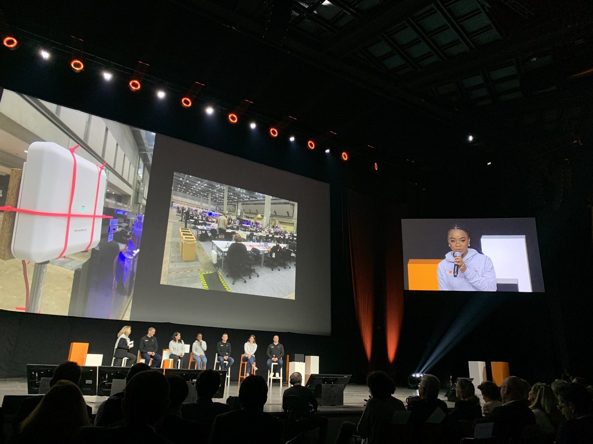 MaginotPascale's tweet image. Engagement des équipes #OrangeEvents #ObjectifParis2024 ! La team @Orange est recrutée 🧡1000 collaborateurs/trices pour réussir la connectivité pour Paris2024! #Dreamteam 🥇@pldeguillebon @Dams_F @VeroniqueCabon @tbroust @BertrandRojat @SofiaNadir3 @AnneRodhain @OlivierWicquart