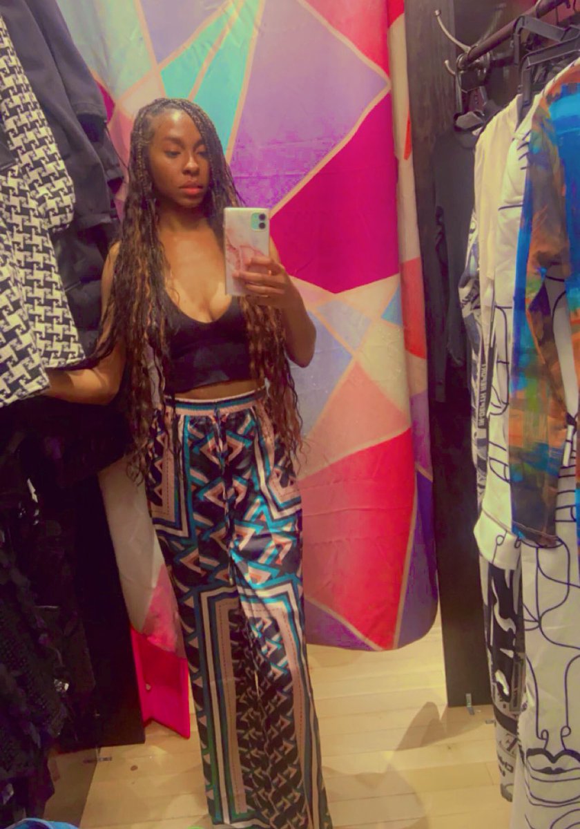 Armeishaa's tweet photo. Her. https://t.co/Wp50OjeIN0