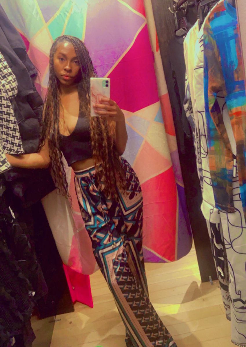 Armeishaa's tweet photo. Her. https://t.co/Wp50OjeIN0