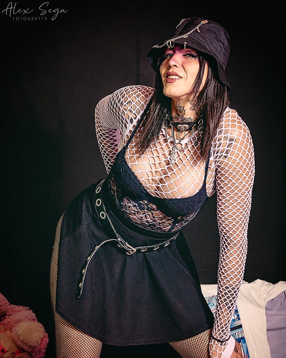 EstrellaFFox's tweet photo. Un incendio en la pista, Posa moda de revista 👌,Un incendio al caminar ,posa Mami Transexual  🎶

Prende la llama🎶 Siente La Flama 💎Este este es el Fuego del   Apocalipstick

House of Apocalipstick 

ApoKarN4Lx FoXxX💋

#Estrellicious😈 #EstrellaFoXxX 
#FQ #FemmQueen🔥 https://t.co/DyktQ4kryj