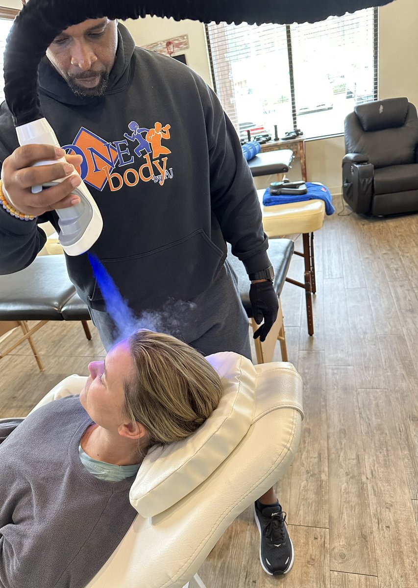AJOneBody's tweet photo. Give it up for Lauren Bailey Steverson for coming to One Body Recovery to personal train &amp; get serviced with some cryotherapy &amp; spot treatment🥶

2686 West Oxford Loop STE 124
#onebodybyaj #oxfordms #onebodybyajrecoverycenter #recovery #cryotherapy #personaltraining #cryoscience https://t.co/O5pkquS1lP